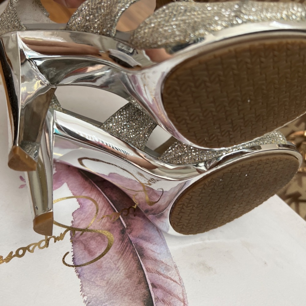 Heels - Picture 2 of 2